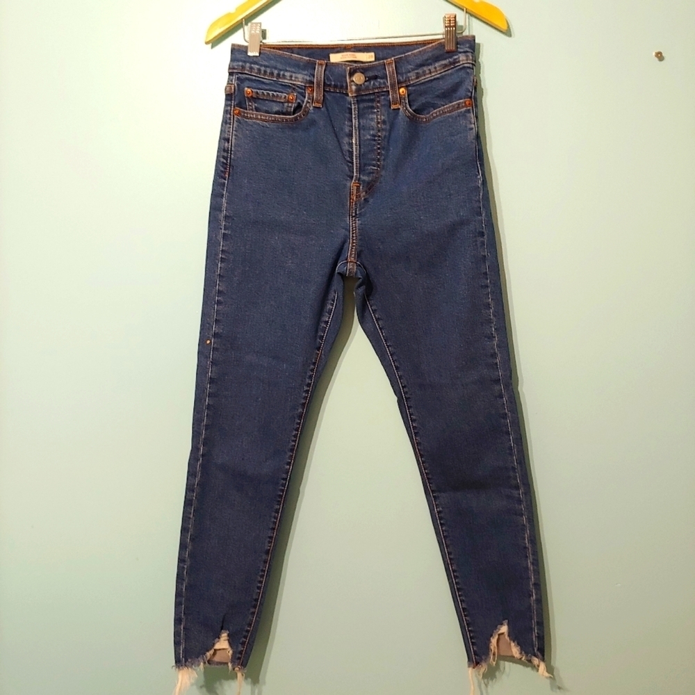 LEVI'S Wedgie Jeans Size 28